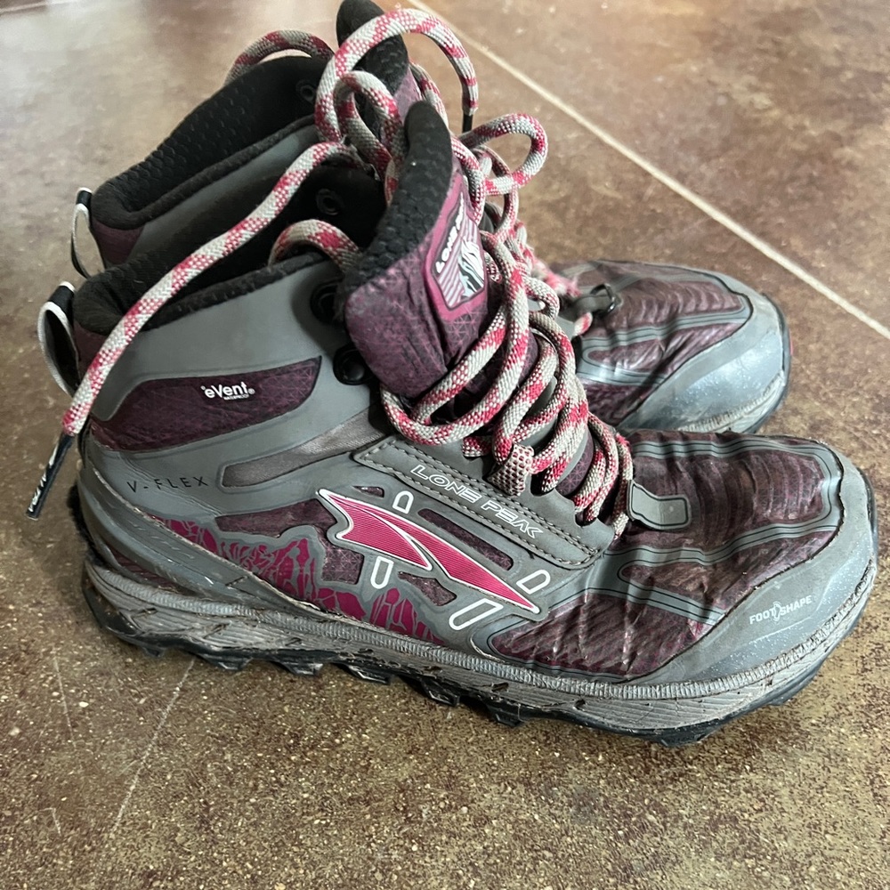 Womens Altra Lone Peak size 6.5 boots